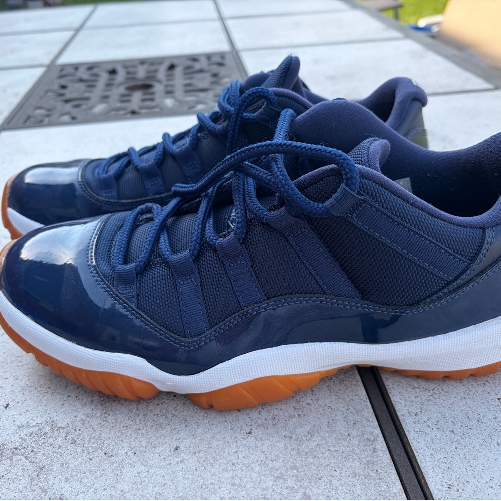 Jordan 11 navy gum size 10.5